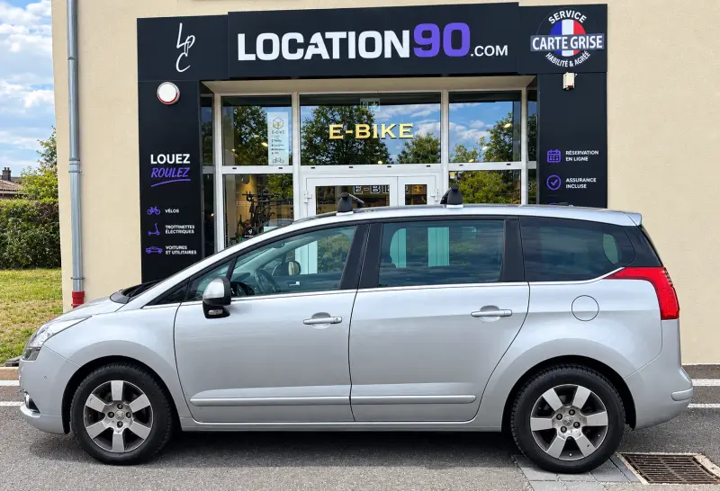 PEUGEOT 5008 - 5 places